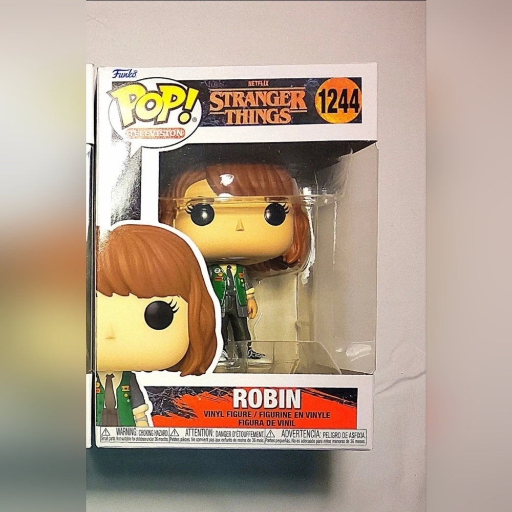 Funko Stranger Things #1244 ROBIN BUCKLEY Video Store Uniform